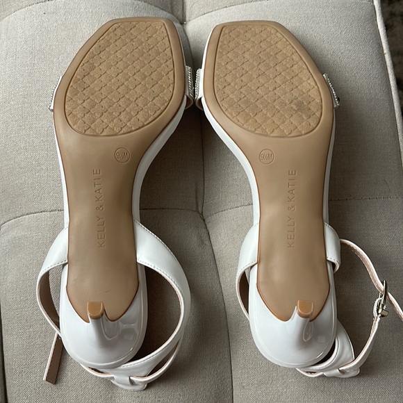 Kelly and Katie Mayla Sandal - Picture 5 of 6